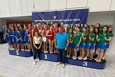 Юные ватерполистки привезли награды с турнира в Петербурге