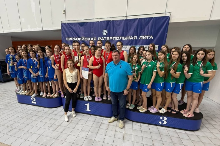 Юные ватерполистки привезли награды с турнира в Петербурге