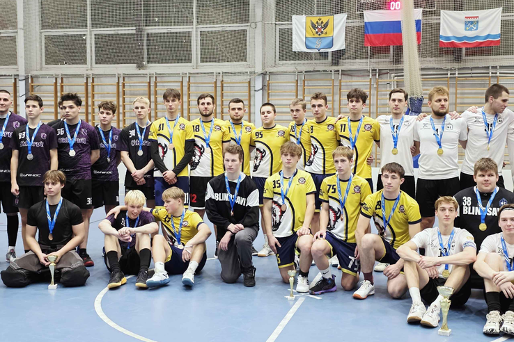 Взрослые и дети покоряют флорбол